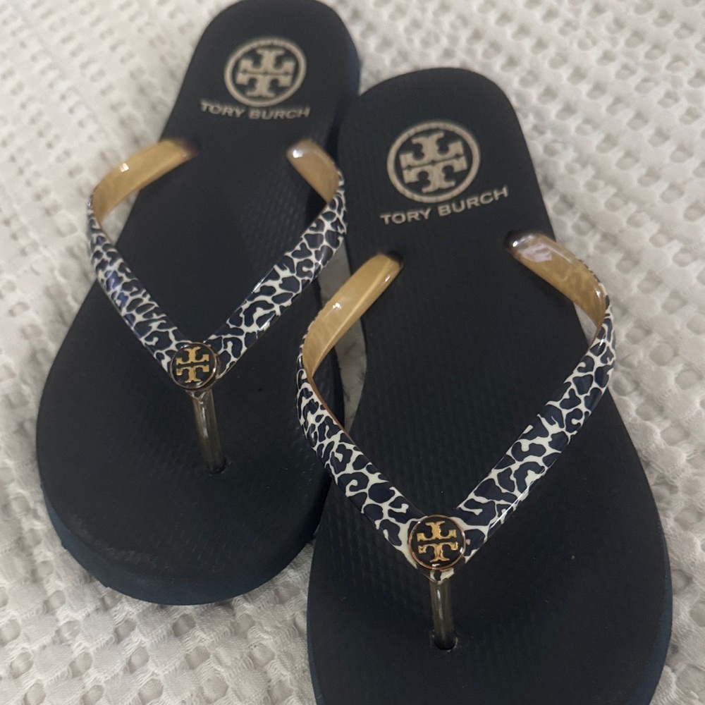 Tory Burch Navy, gold and black and white animal print flip flops.  Sz 7.5